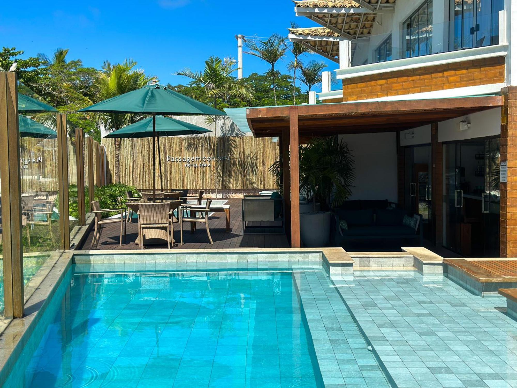 Passagem Concept Hotel E Spa Cabo Frio Dış mekan fotoğraf A pool in a private house